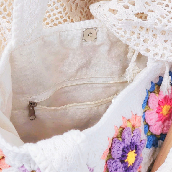春色の花柄トートバッグ：ポーチ付きのカラフルな手作りかぎ針編みバッグ 9枚目の画像
