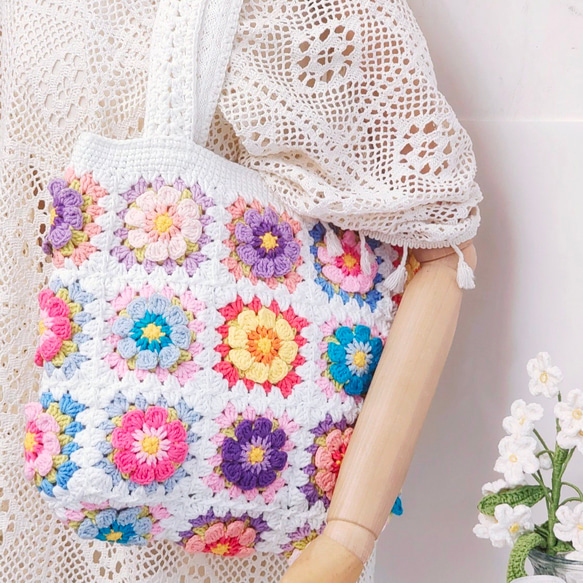 春色の花柄トートバッグ：ポーチ付きのカラフルな手作りかぎ針編みバッグ 人気・おすすめ｜使いやすい・旅行におすすめ 品質保証 全国発送 正規品・日本国内発送・安心保証付き