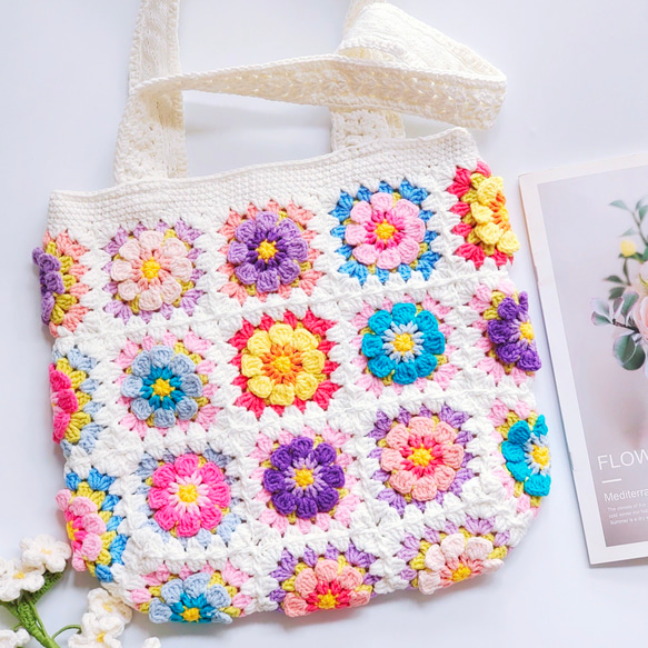 春色の花柄トートバッグ：ポーチ付きのカラフルな手作りかぎ針編みバッグ 12枚目の画像