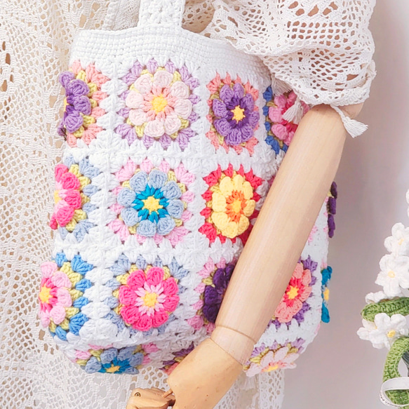 春色の花柄トートバッグ：ポーチ付きのカラフルな手作りかぎ針編みバッグ 人気・おすすめ｜使いやすい・旅行におすすめ 品質保証 全国発送 正規品・日本国内発送・安心保証付き