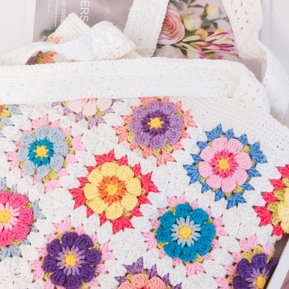 春色の花柄トートバッグ：ポーチ付きのカラフルな手作りかぎ針編みバッグ 6枚目の画像