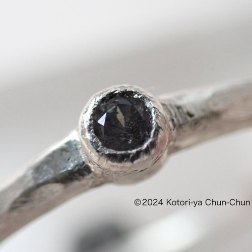 青緑から紫へカラーチェンジ！】幻の青いガーネット 微蛍光ベキリー