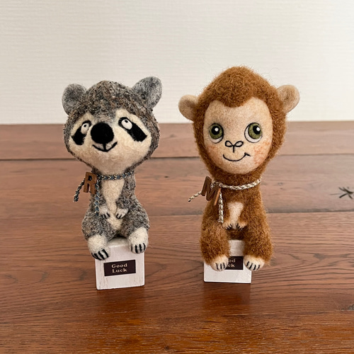 アライグマちゃん　羊毛フェルト ちょこんとシリーズ 〜アライグマさん〜 羊毛フェルト chic chic. 鶴田