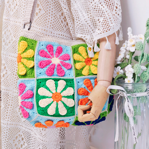 春色の花柄トートバッグ：ポーチ付きのカラフルな手作りかぎ針