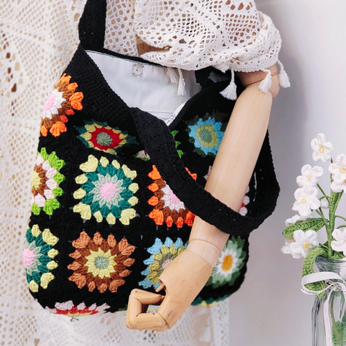 AP// ヴィンテージ花柄刺繍の黒グラニーバッグ AP// ヴィンテージ花柄刺繍の黒グラニーバッグ