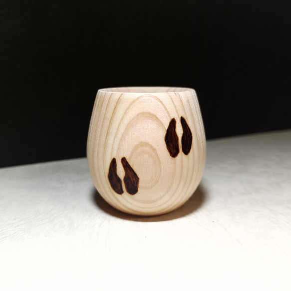 ヒノキが香る木製カップ　アカシカ 2枚目の画像