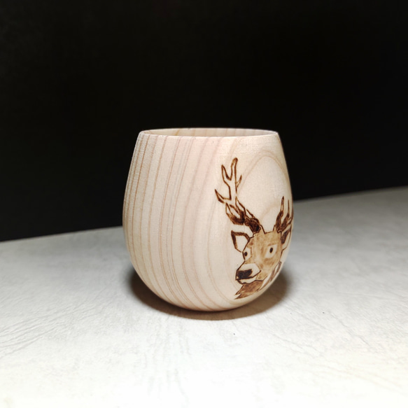 ヒノキが香る木製カップ　アカシカ 3枚目の画像