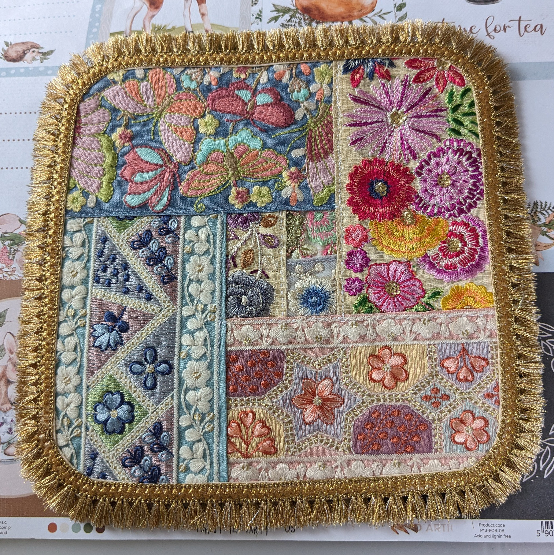 インド　刺繍パッチワーク　タペストリー　敷物
