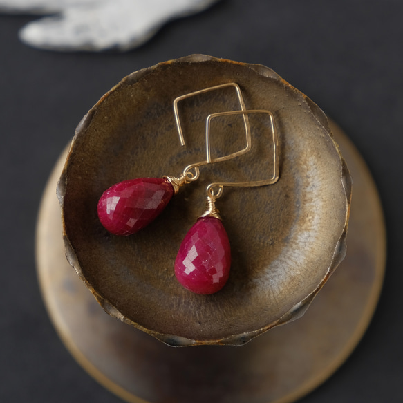 天然石☆プルメリア&スクロールカービングのピアス14kgf 天然石☆プルメリア&スクロールカービングのピアス14kgf