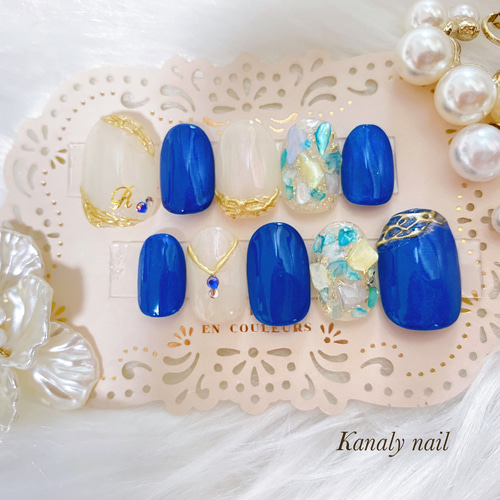 ♡サックスブルーのイニシャルネイル♡ ネイルチップ ハンドメイド