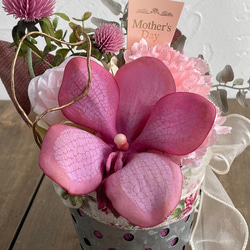 母の日ギフト　カーネーションと蘭の可愛いアレンジ　ピンク　フラワーアレンジ　高級造花　おしゃれ　華やか　ブリキバケツ 14枚目の画像
