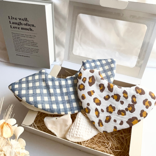 よだれ多いベビーも安心＊ 厚みのあるふわふわスタイ さくらんぼ刺繍