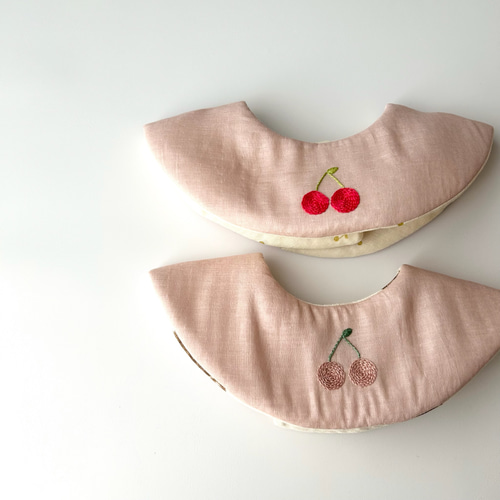 よだれ多いベビーも安心＊ 厚みのあるふわふわスタイ さくらんぼ