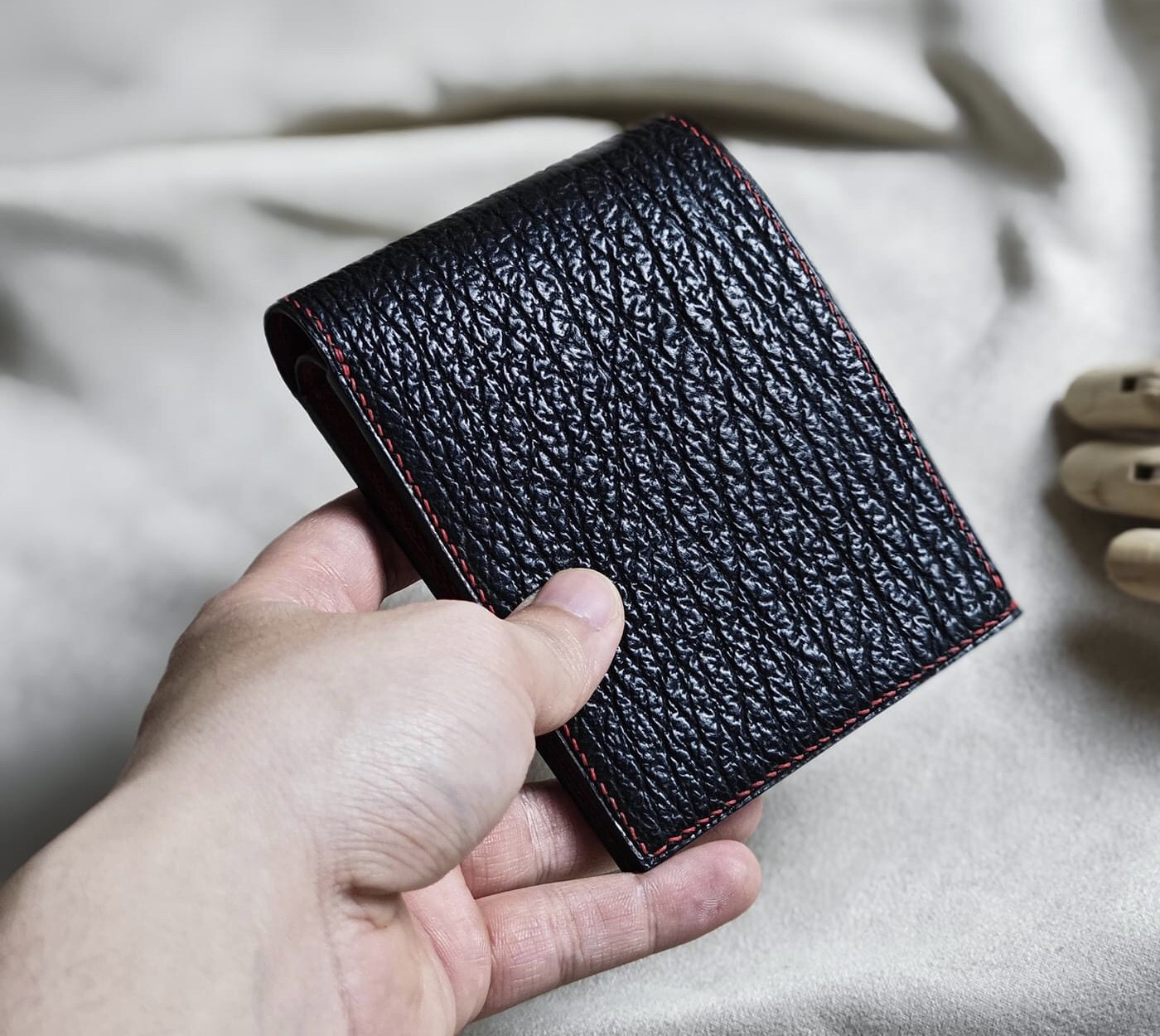 ワニ革使用２つ折り財布　手縫い商品