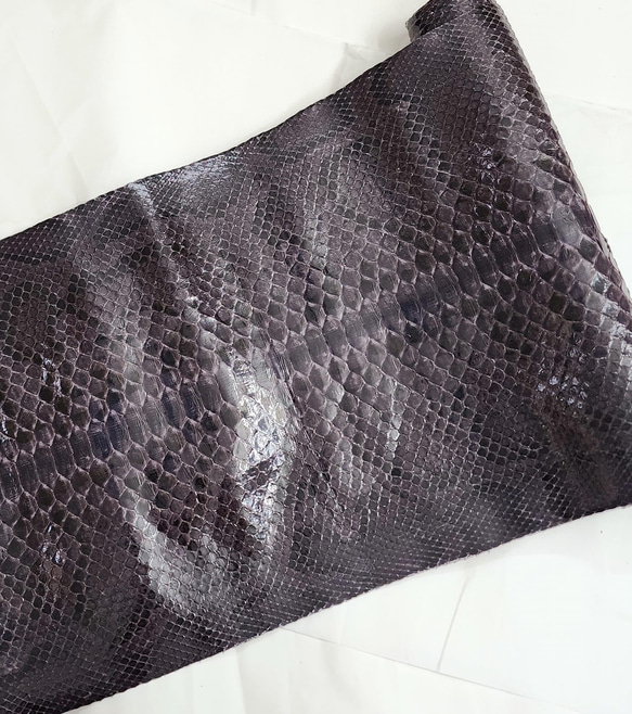 Python bag handmade custom. 注文作製商品。パイソン革使用ショルダーパック 6枚目の画像