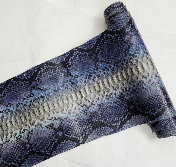 Python wallet handmade custom. パイソン革使用三つ折り財布 7枚目の画像