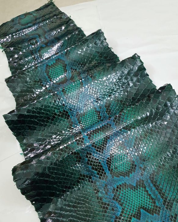 Python wallet handmade custom. パイソン革使用三つ折り財布 