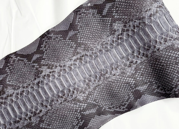 Python wallet handmade custom. パイソン革使用三つ折り財布 