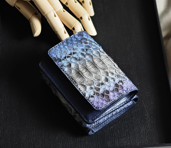 Python wallet handmade custom. パイソン革使用三つ折り財布 1枚目の画像