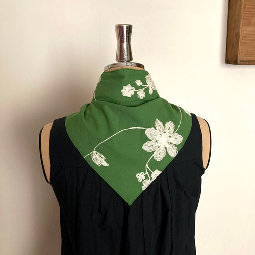 ネッククーラー COOLMAX 花柄 刺繍 グリーン×ブラック ハンドメイド ネッククーラー COOLMAX 花柄 刺繍 グリーン×ブラック ハンドメイド