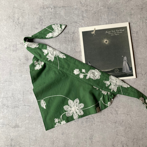 保冷剤が入る刺繍スカーフ・グリーン＞ コットン 刺繍 ネッククーラー