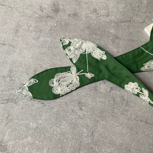 保冷剤が入る刺繍スカーフ・グリーン＞ コットン 刺繍 ネッククーラー