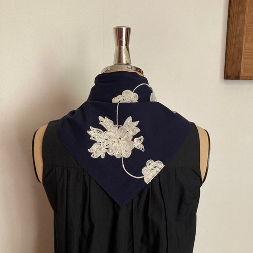 保冷剤が入る刺繍スカーフ・グリーン＞ コットン 刺繍 ネッククーラー