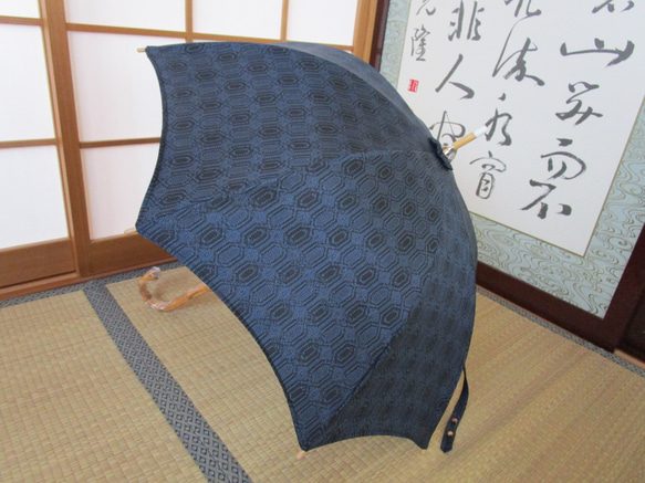 本場泥大島紬の着物から日傘（傘袋付き） 4枚目の画像