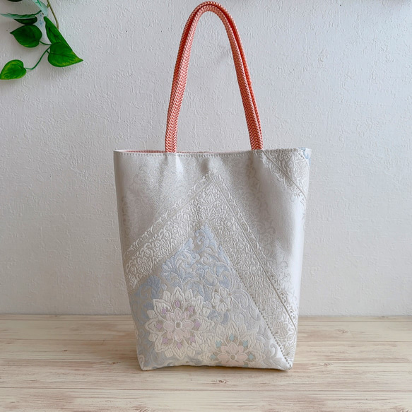 絹の帯と帯締めのバッグ　宝相華文柄　帯リメイク320 5枚目の画像