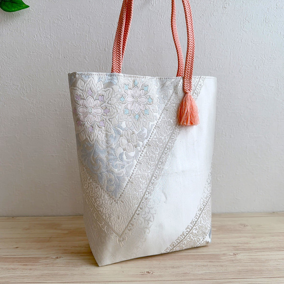 絹の帯と帯締めのバッグ　宝相華文柄　帯リメイク320 3枚目の画像