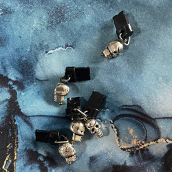 スカルチャーム ダストプラグ コネクタ防塵保護カバー アクセサリー iPhone スマホ 携帯 骸骨 髑髏 CYA 3枚目の画像