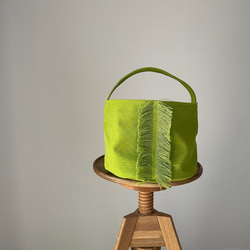 ピスタチオグリーンのミニマルフリンジバッグ 2枚目の画像