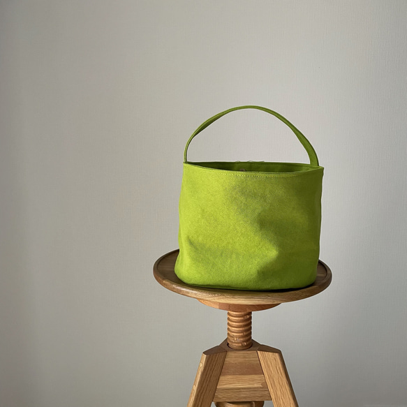 ピスタチオグリーンのミニマルフリンジバッグ 4枚目の画像