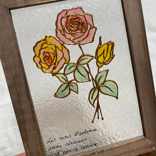 光が綴る秋の薔薇 |アンティークステンドグラス風デザイン|クリア