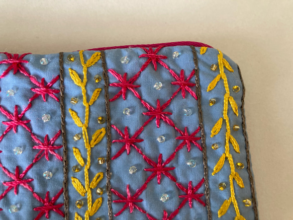 アフガニスタンの刺繍ポーチ ＜手作り＆フェアトレード＞ by Zahida【国内送料無料】 4枚目の画像
