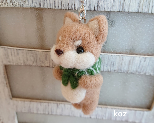 羊毛フエルト 作家様 犬 パグ ヘルメット キーホルダー - メルカリ
