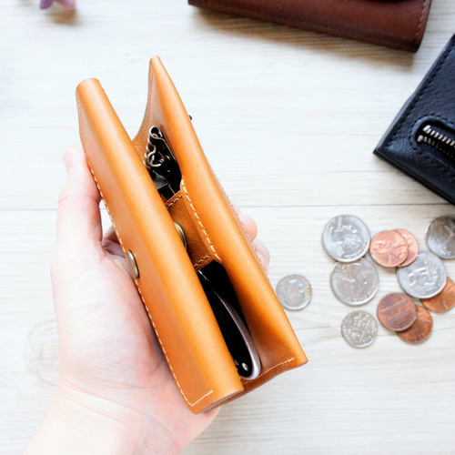 新品 アナスイ キーホール フラップマルチケース 小銭入れ カード入れ カーキ ANNA SUI アナスイ - レディース パスケース・レディース カードケース