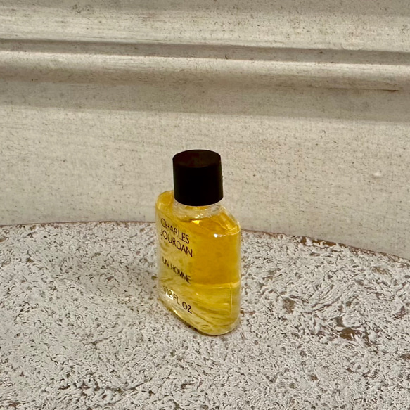 ヴィンテージの小さな香水瓶 CHARLES JOURDAN 3枚目の画像
