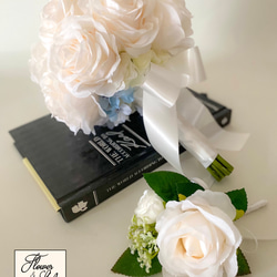 バラのクラッチブーケ　アーティフィシャルフラワー　ウェディング　結婚式　造花ブーケ　前撮り・後撮り　サムシングブルー 1枚目の画像