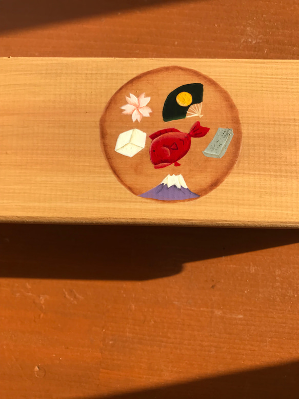 食卓に置ける箸箱　赤い鯛　カトラリーケース　メガネ入れ　小物入れ　蓋付き木製　少人数用 2枚目の画像