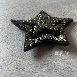 キラキラ星型ビーズ刺繍ブローチ❤️デリカビーズステッチ ラインストーン プレゼントプチギフト スターヒトデ 手刺繍 5枚目の画像