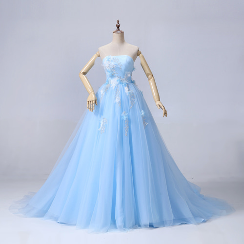 送料無料！カラードレス ライトブルー パフスリーブ キラキラ光る刺繍  