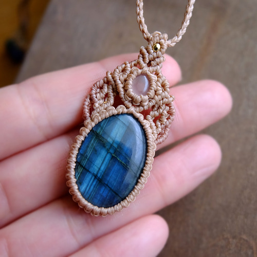 【handmade】マクラメ× ラブラドライト&ローズクォーツ ネックレス ラブラドライト（マダガスカル産）・ローズクォーツ 天然石マクラメ