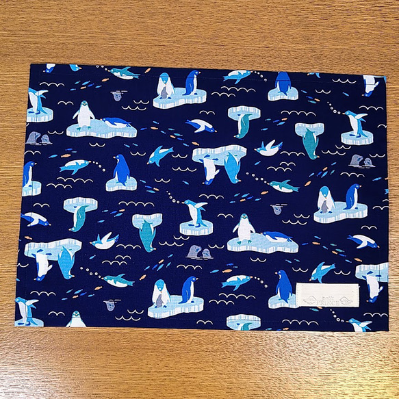 【ランチマット25×35】【流氷ペンギン】紺【海の生き物】水色・紺 2枚目の画像