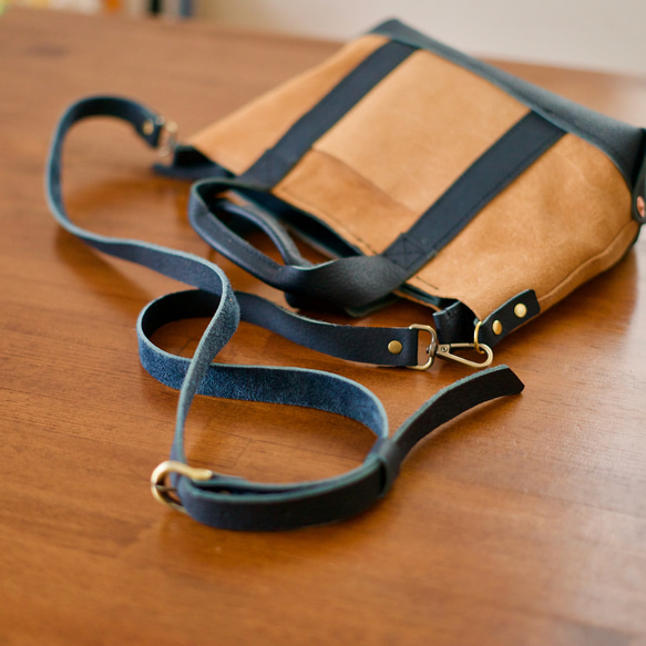キャンバストートバッグ調のレザーバッグ　本革で選べるカラー、カスタマイズ可能　肩掛け、手持ち、斜めがけ　男女兼用 