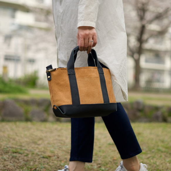 キャンバストートバッグ調のレザーバッグ　本革で選べるカラー、カスタマイズ可能　肩掛け、手持ち、斜めがけ　男女兼用 