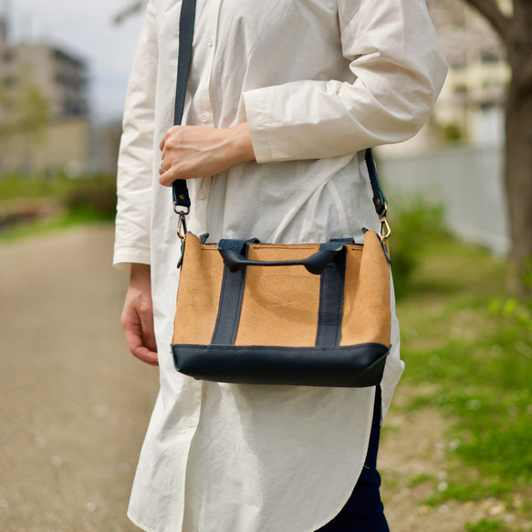 キャンバストートバッグ調のレザーバッグ　本革で選べるカラー、カスタマイズ可能　肩掛け、手持ち、斜めがけ　男女兼用 