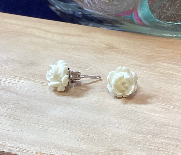 ☆特価！本象牙ピアス（薔薇彫り）※A-133 ピアス（スタッド・一