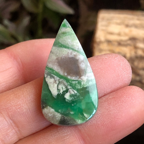 大粒！！ホワイトガーデンクォーツ（庭園水晶）のルースタンブル