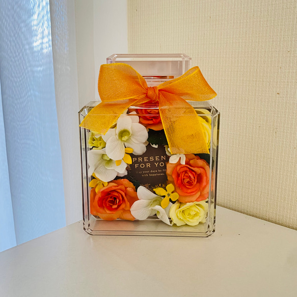 フラワーギフト　インテリア　プレゼント　パフュームボトルアレンジ　香水瓶型アレンジ　贈りもの　おしゃれ　 1枚目の画像